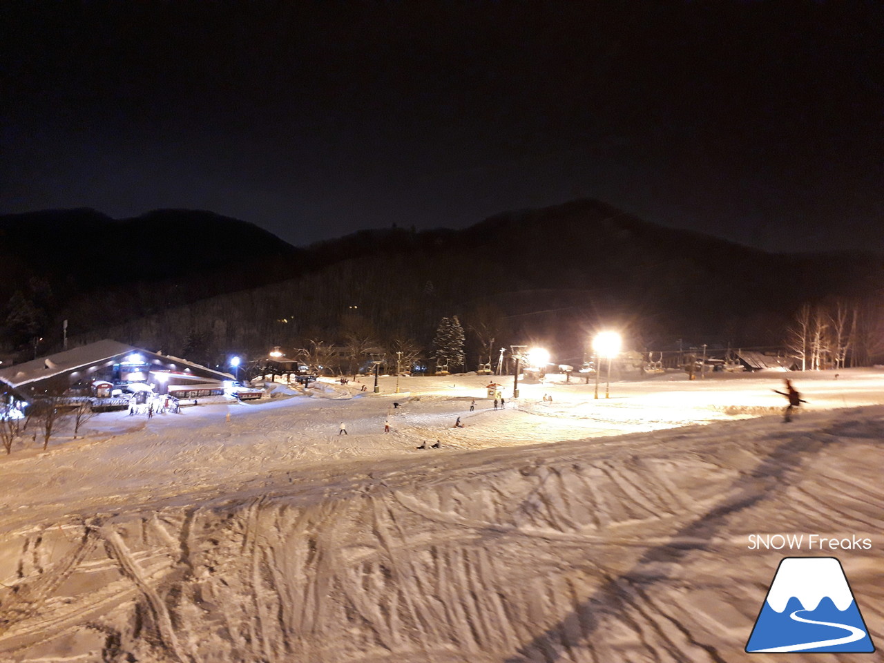 さっぽろばんけいスキー場　連日の降雪でコンディション良好な ban.Kで、Mt.石井スポーツ / b.c.map『VECTORGLIDEライダー・浅川誠とナイターセッション！』開催☆ 